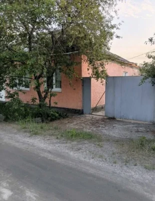 Продам полвину будинку. Р-н  Лелеківка. Окремий двір