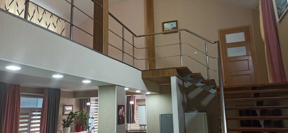 Продам будинок в центрі міста , вул. Пашутінська