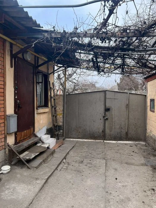 Продам частину будинку в районі Шкільного