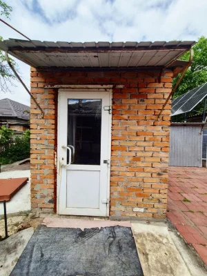 3 Кімнатна. Частина-Будинку В Центрі.