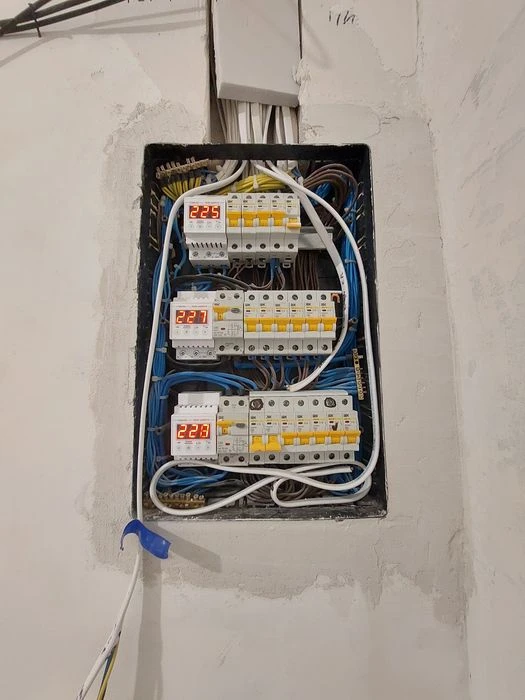 Продам новобудову на Комарова