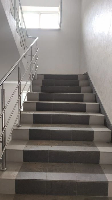 Продається двокімнатна  новобудова Спортивна