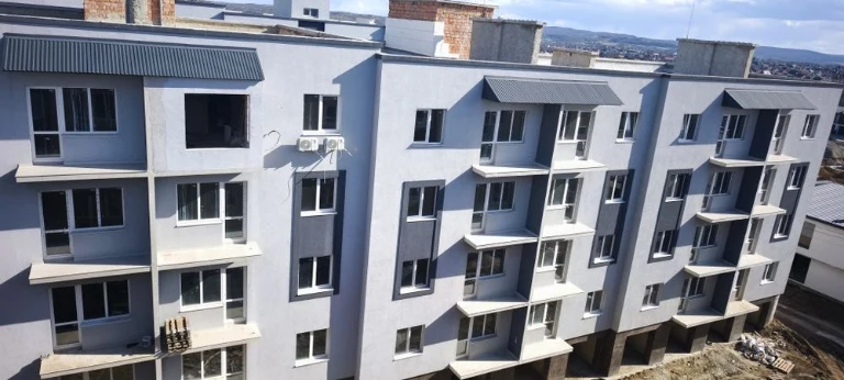 Продається двокімнатна  новобудова Спортивна