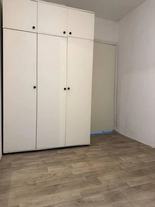 Продам 2- кімнатну квартиру біля метро