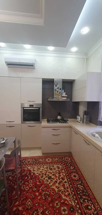 Центр Продам трехкомнатную квартиру в новом кирпичном доме