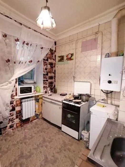 2-bedroom apartment with renovation near metro station!