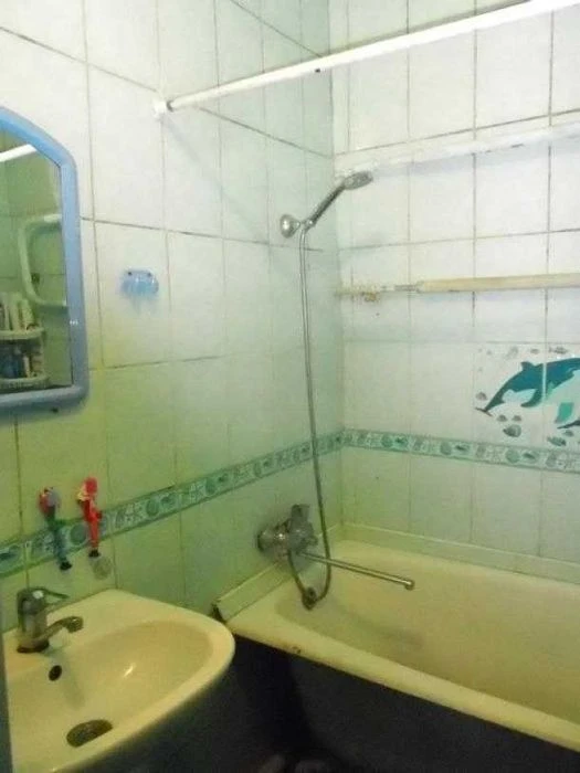 2-bedroom apartment with renovation near metro station!