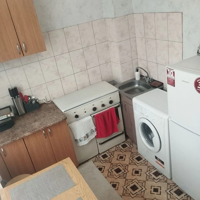 Продам 1-комнатную квартиру по Валентиновской 27