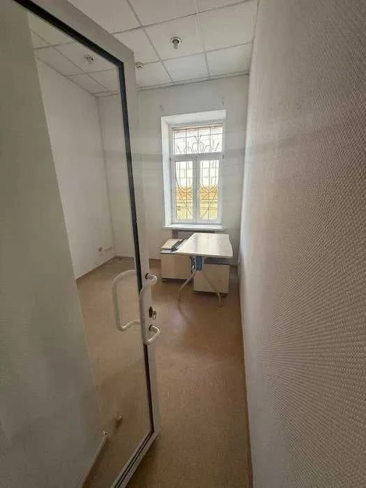 Цена снижена! Продам 4 комн.кв., Центр, м. Площадь Конституц