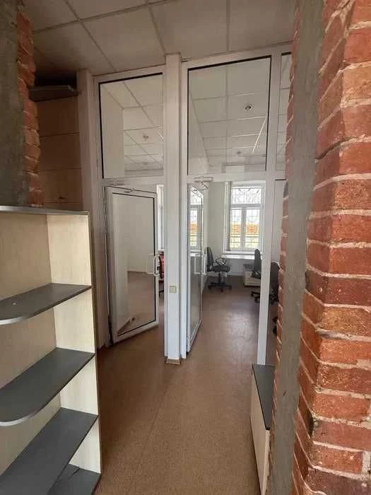 Цена снижена! Продам 4 комн.кв., Центр, м. Площадь Конституц