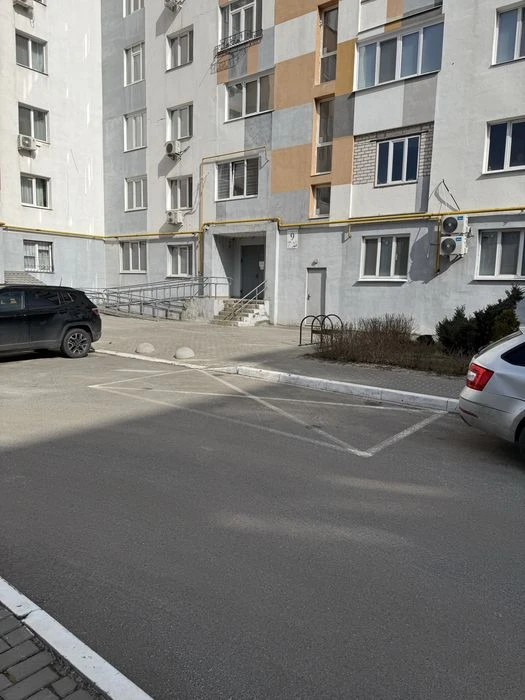 Продам 2х и 1 ком. квартиру ул. Домостроительная 9