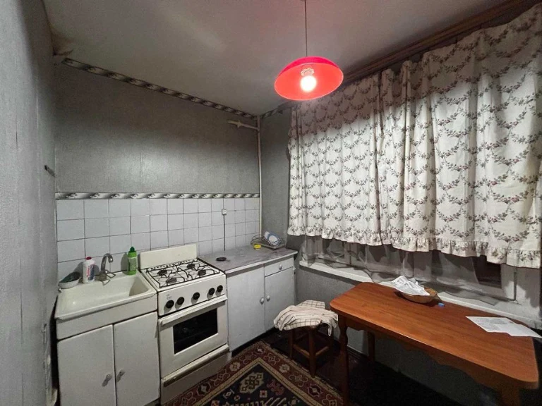 Продам 2-х к. кв. Героев Труда (Нескорених) , 33. Метро Геро