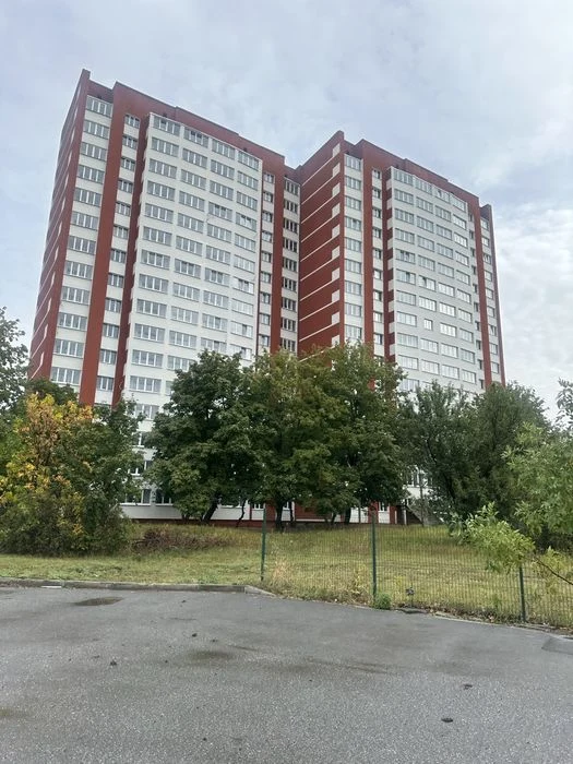 Продам 3 комнатную метро Салтовское pp1