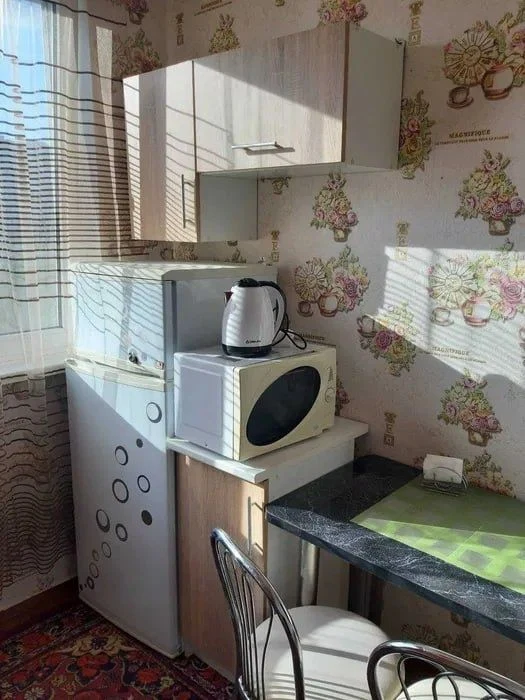 H S2  Продам 1-ком квартиру Амосова
