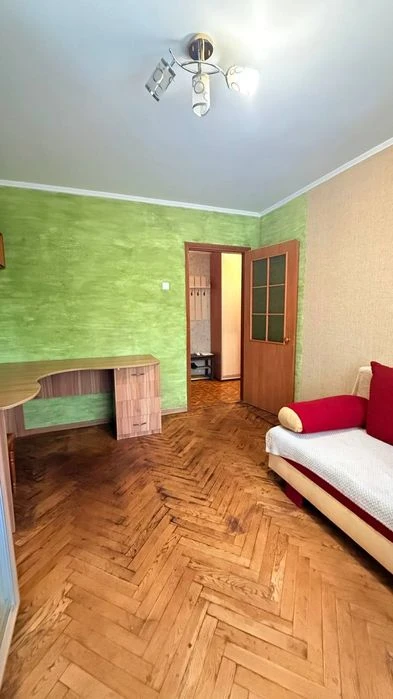 3к.квартира возле метро Научная!