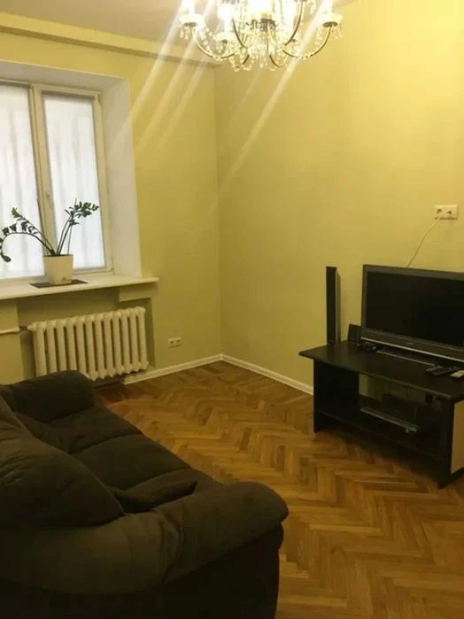 Продам 3-к квартиру в центре | 2 этаж, 67м2, газ | ул.Карази