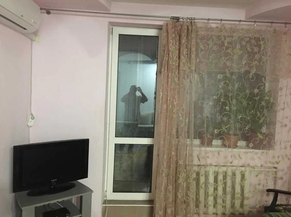 Квартиру велику 1кім. 36м.кв. продам Салтівка район парка Пе
