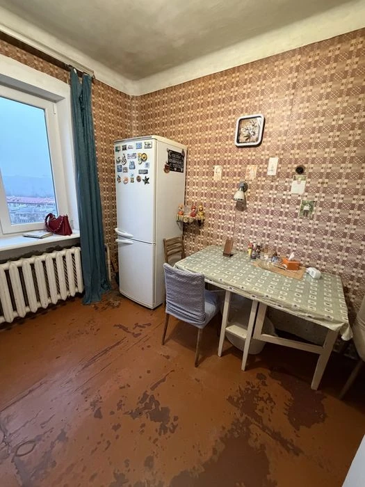 Продам 2 кімнатну квартиру, 70м2, пров. 23 серпня, 10