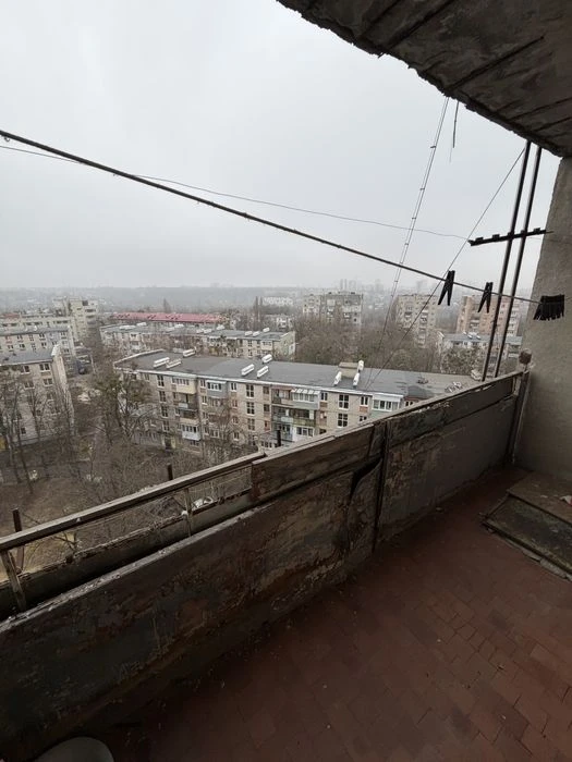 Продам 2 кімнатну квартиру, 70м2, пров. 23 серпня, 10