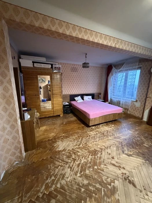Продам 2 кімнатну квартиру, 70м2, пров. 23 серпня, 10