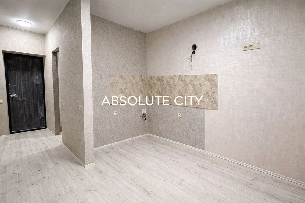 Велика квартира 38 м² з ремонтом | Середній поверх, готова д