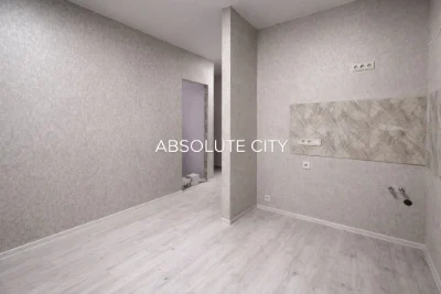 Велика квартира 38 м² з ремонтом | Середній поверх, готова д