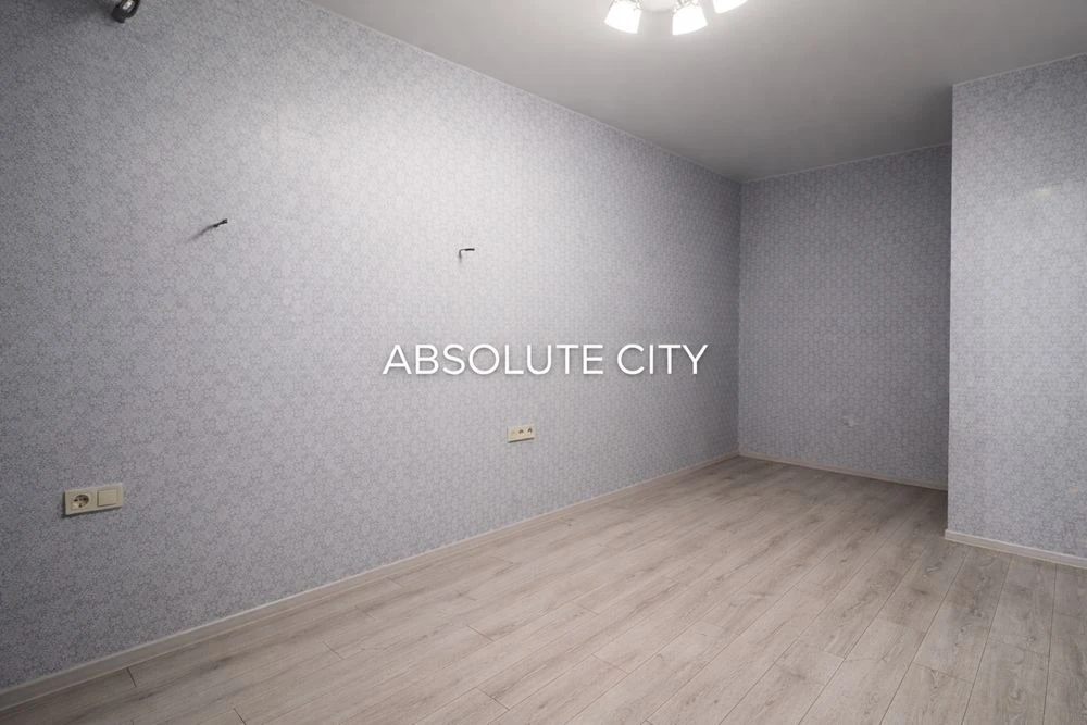 Велика квартира 38 м² з ремонтом | Середній поверх, готова д