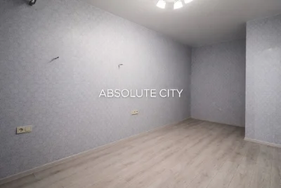 Велика квартира 38 м² з ремонтом | Середній поверх, готова д