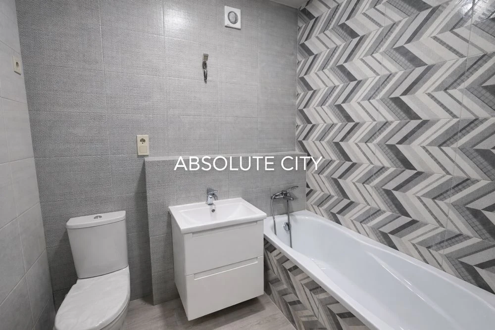Велика квартира 38 м² з ремонтом | Середній поверх, готова д