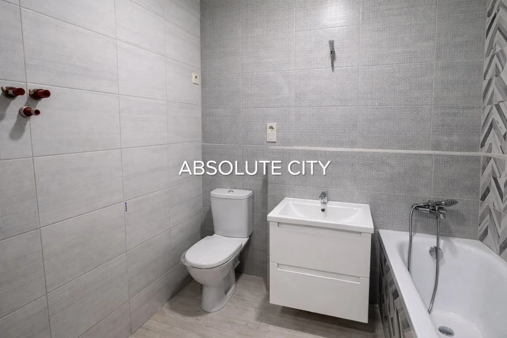 Велика квартира 38 м² з ремонтом | Середній поверх, готова д