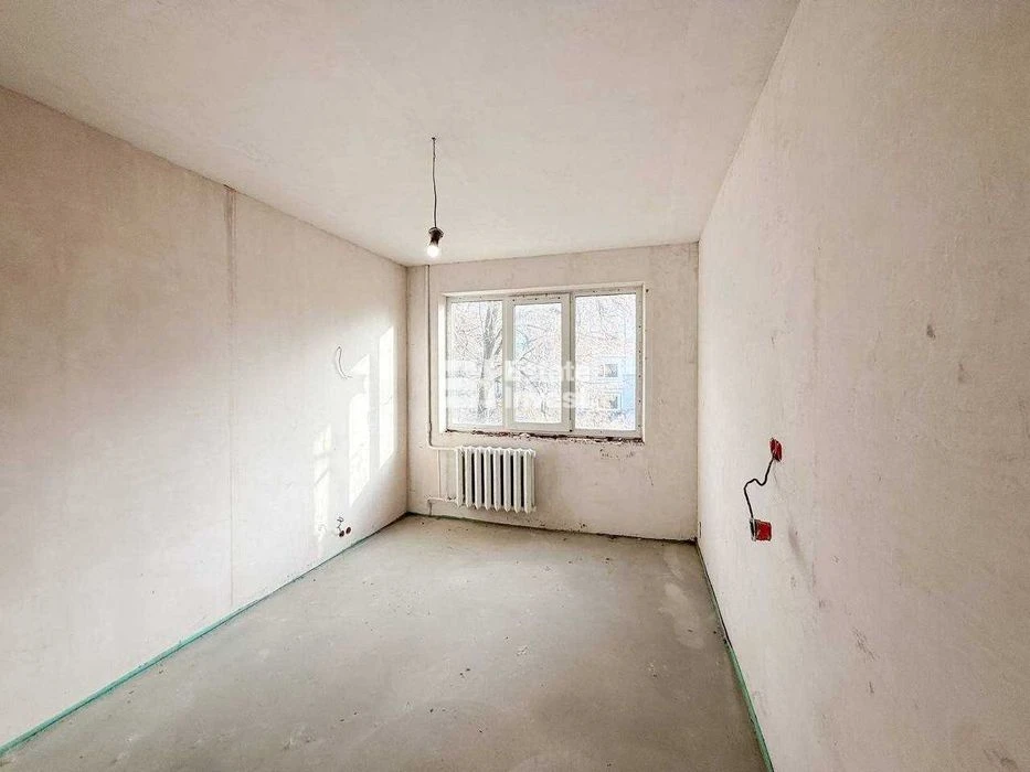 Продам 2 кімн. квартиру на вул. Дерев’янка, 18.