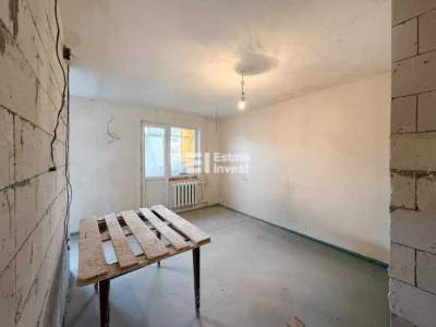 Продам 2 кімн. квартиру на вул. Дерев’янка, 18.