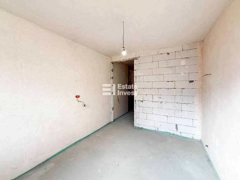 Продам 2 кімн. квартиру на вул. Дерев’янка, 18.