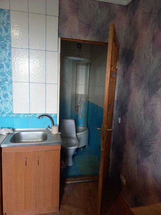 Продам гостику Баварія (свій санвузол)