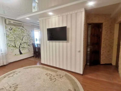 Urgent! 3-room apartment for sale on Ukrainska Street