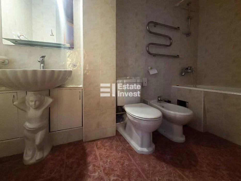 Продам 3 кімн. квартиру в центрі по вул. Майка Йогансена, 14
