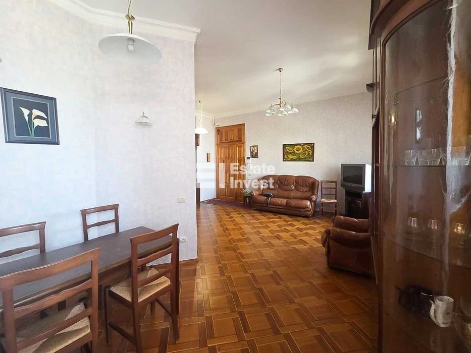 Продам 3 кімн. квартиру в центрі по вул. Майка Йогансена, 14