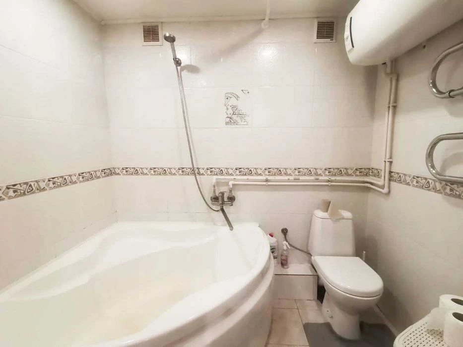 Urgent! 3-room apartment for sale on Ukrainska Street