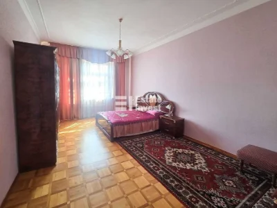 Продам 3 кімн. квартиру в центрі по вул. Майка Йогансена, 14