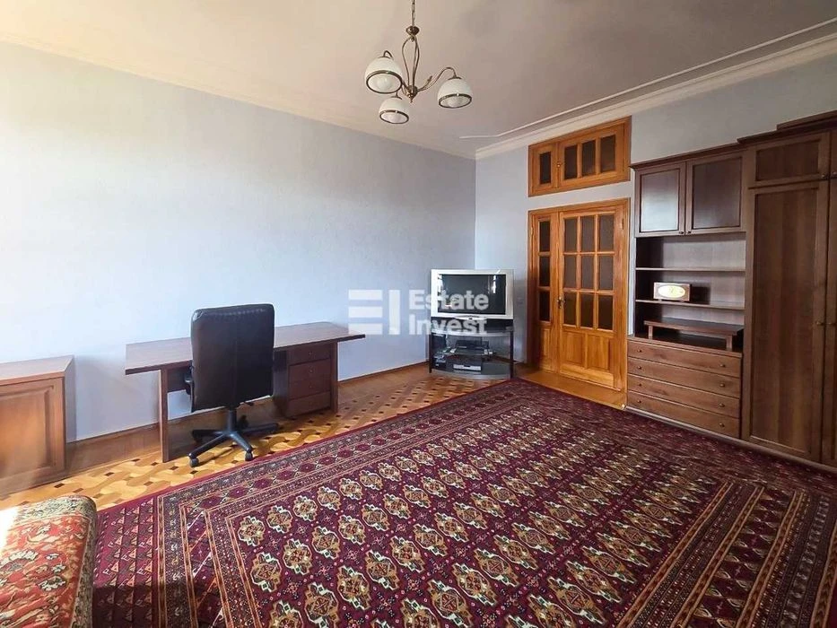 Продам 3 кімн. квартиру в центрі по вул. Майка Йогансена, 14