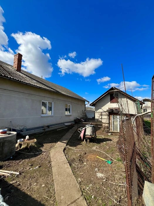 Продається будинок. Опришівці. Місто Ділянка 20 сот. Свердло