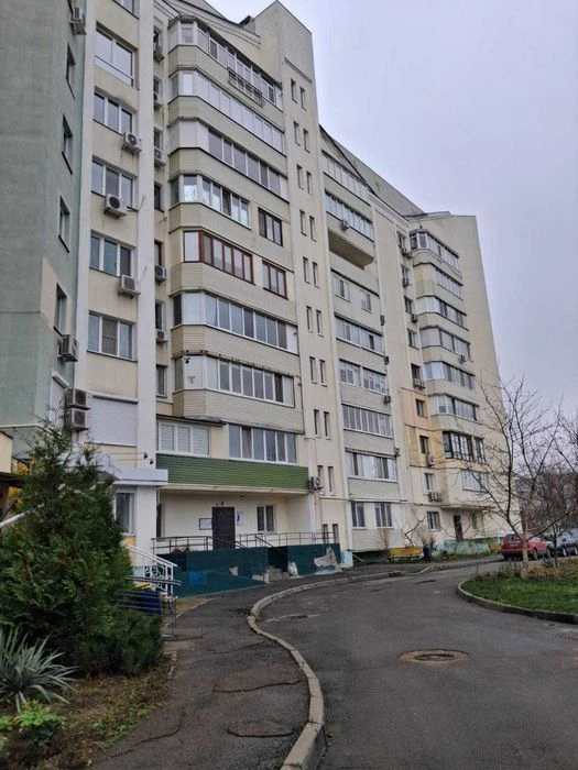 Продам 4 комн. квартиру 100 метров на Салтовке РА