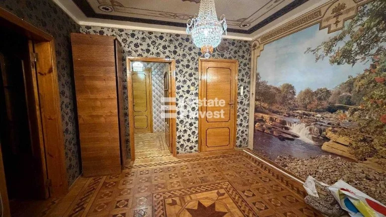 Продам 4 кімн. квартиру на вул. Яни Червоної, 7