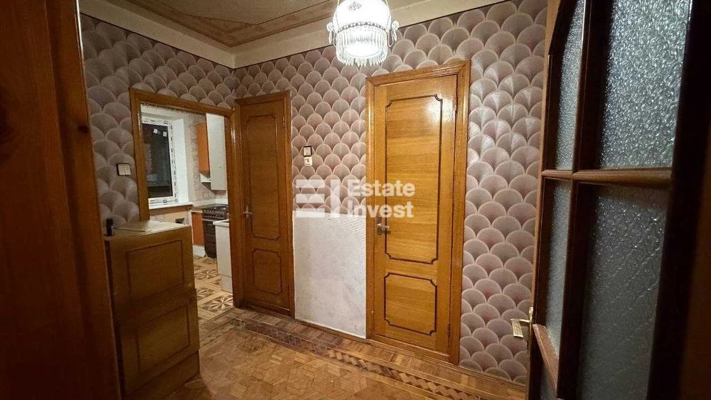 Продам 4 кімн. квартиру на вул. Яни Червоної, 7