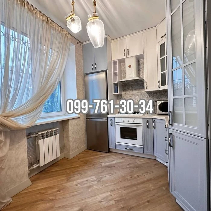 Продам 4-х ком.квартиру, крепкая «сталинка». Центр