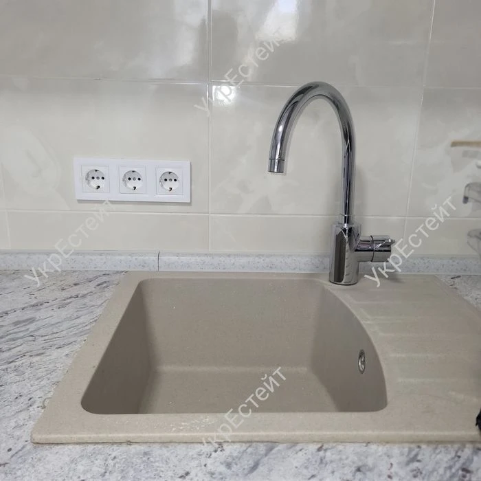 Продам 1к кв П.Поле  Бот сад / 23 Августа  Новый ремонт Меб,