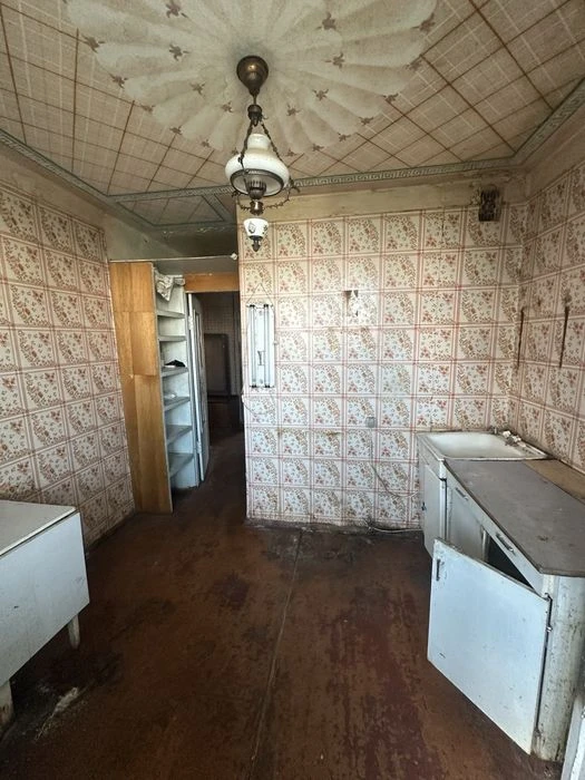 Продам 1 к кв на Олексіївці, пр.Перемоги,54  8/9 Є-Відновлен