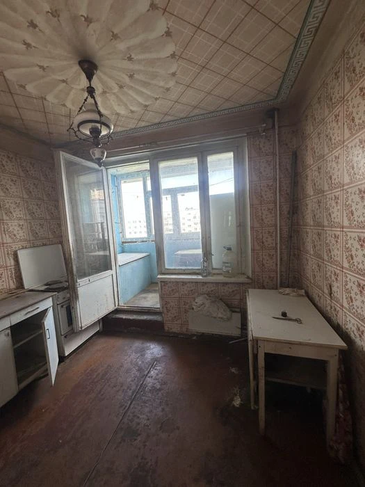 Продам 1 к кв на Олексіївці, пр.Перемоги,54  8/9 Є-Відновлен