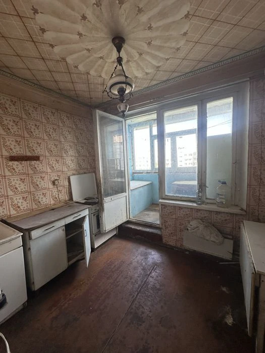 Продам 1 к кв на Олексіївці, пр.Перемоги,54  8/9 Є-Відновлен