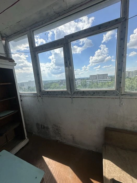 Продам 1 к кв на Олексіївці, пр.Перемоги,54  8/9 Є-Відновлен